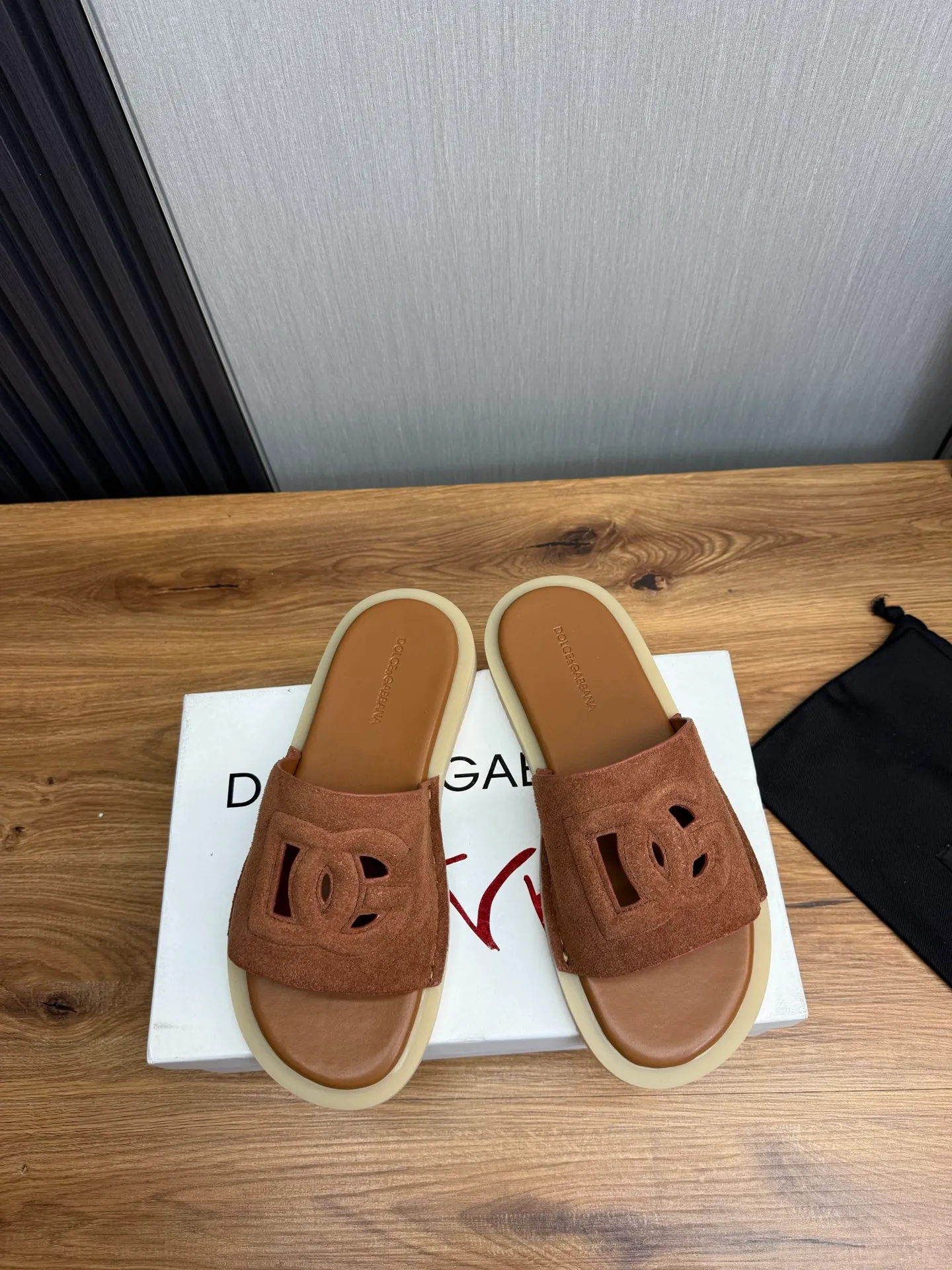 Men's men's shoes💰340💰Dolce & gabbana (DG) official website synchronized new slippers💥Fashion hot models: 1 exclusive mold opening✅Unique brand style logo upper💥Original private mold outsole✔️36-44 (45 customized, non-refundable)